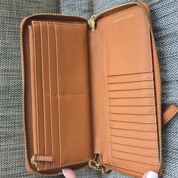 Tory Burch wallet wristlet - Picture 3 of 9